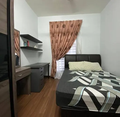 Family Friendly Multiple Parking 3Bedroom Apartment