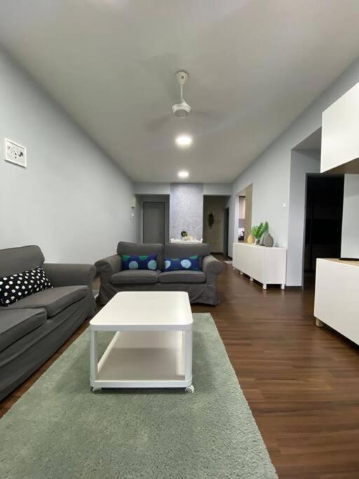 Pangsapuri Family Friendly Multiple Parking 3bedroom