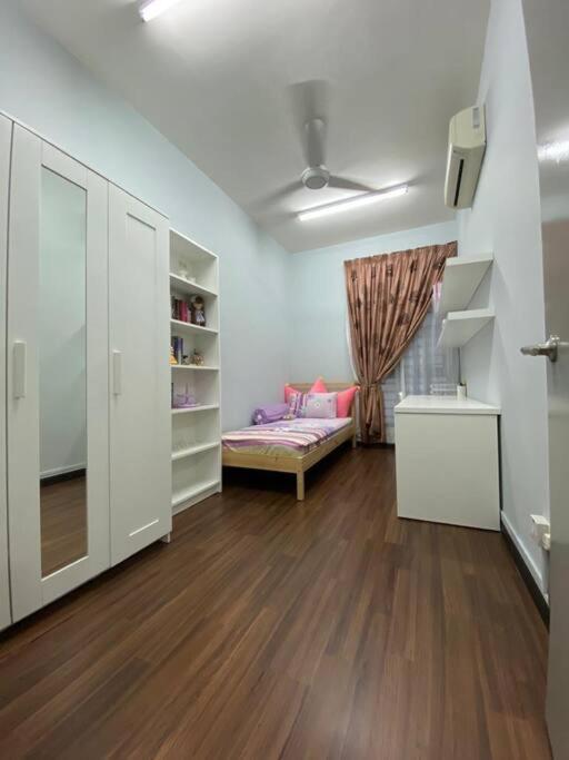 Family Friendly Multiple Parking 3bedroom Seri Kembangan