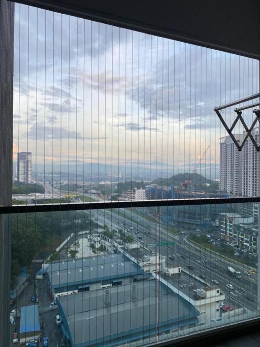 Family Friendly Multiple Parking 3bedroom * Seri Kembangan