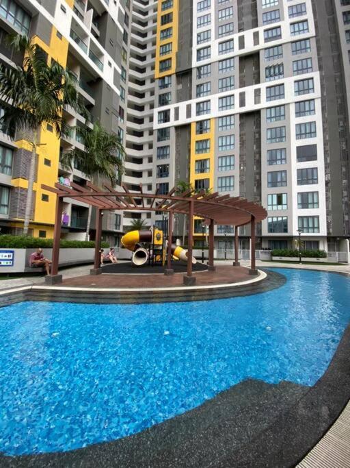 Family Friendly Multiple Parking 3bedroom Seri Kembangan